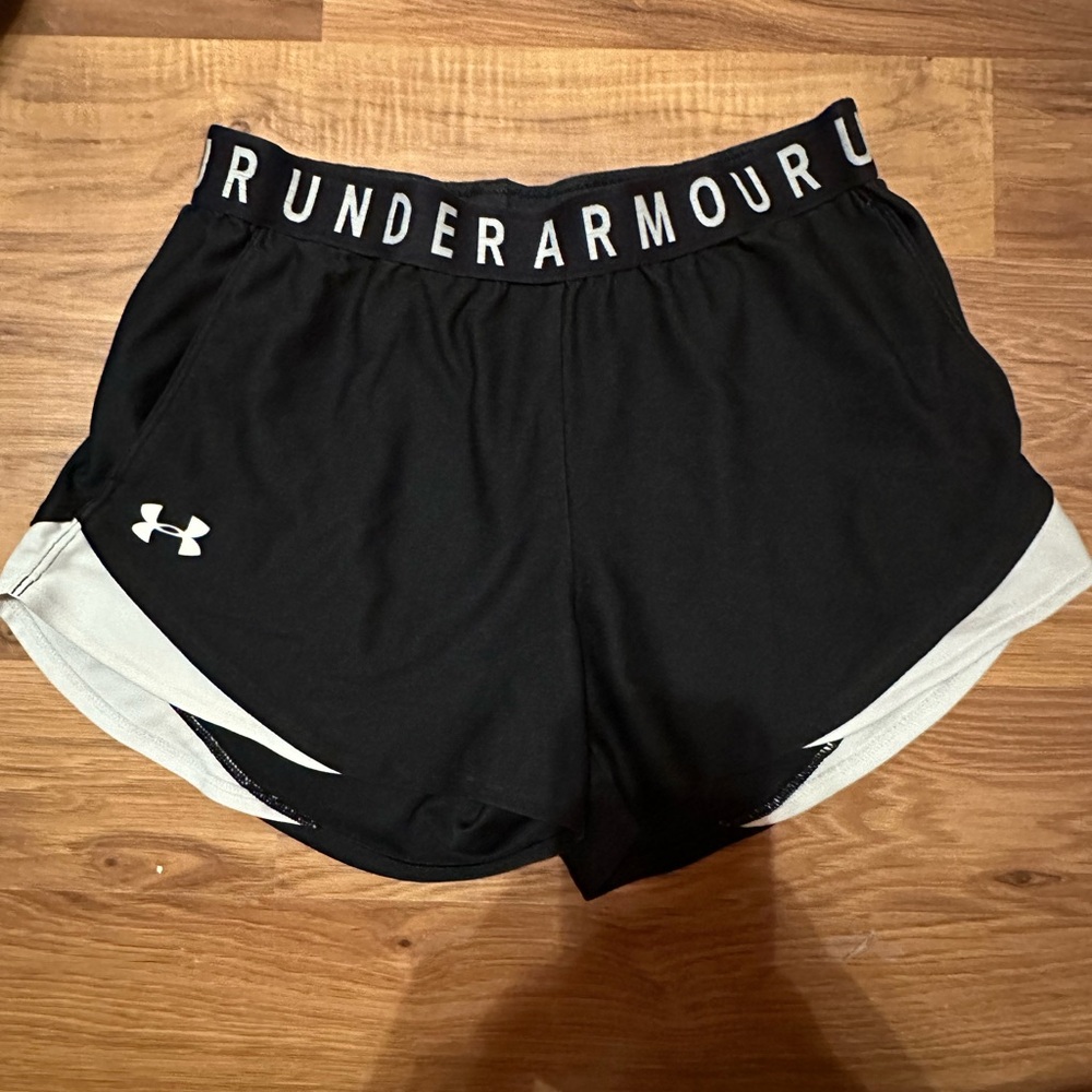 Under Armour Women’s black and white shorts size M
